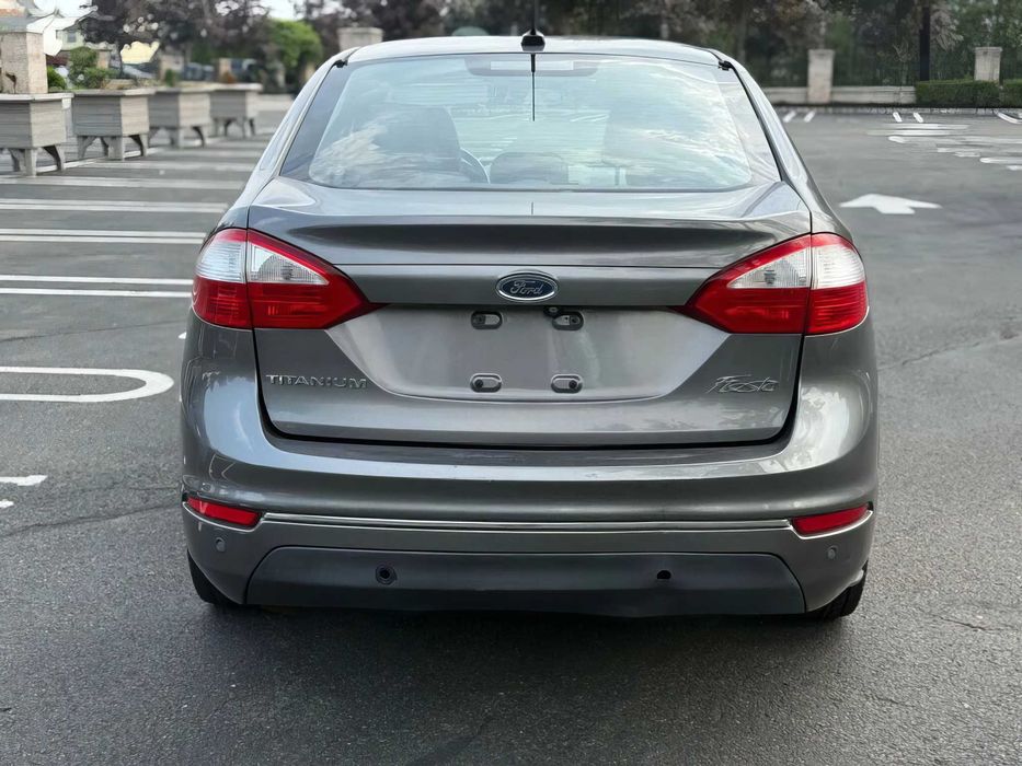 Ford Fiesta Titanium      2014