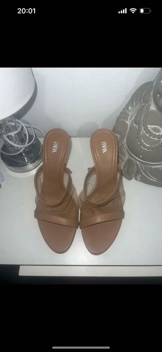 Sandálias com salto