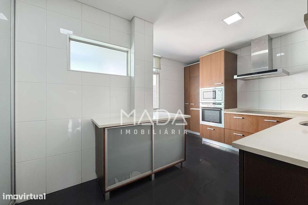 Apartamento T2+1 (último piso) c/sótão no centro histórico de Braga