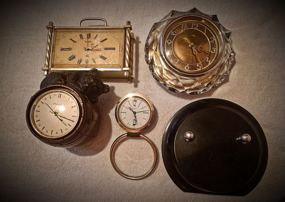 Годинник молния слава маяк СССР настольные