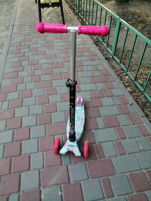 Самокат для дівчинки 3-8 років.