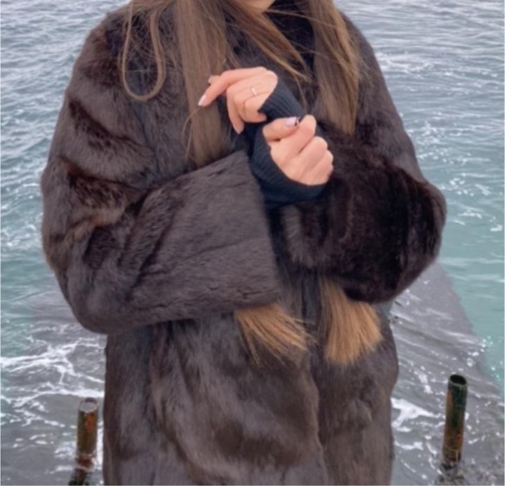 Дуже тепла шубка із щільного хутра, виглядад стильно