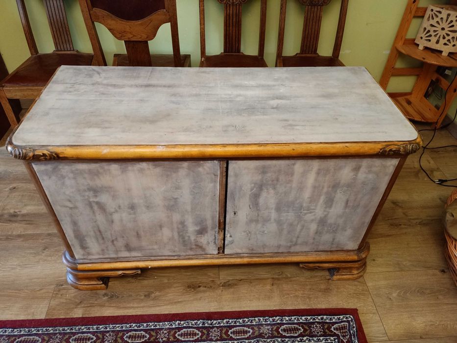 Dół od witryna art deco. Szafa. Antyk.