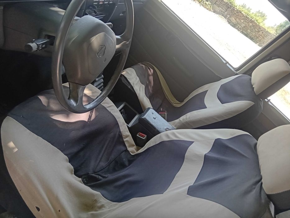 Nissan D21 2.5 Diesel – Pronta a trabalhar