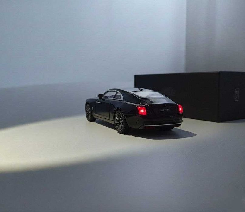 Іграшкова металева колекційна модель Rolls-Royce Spectre масштаб 1:24