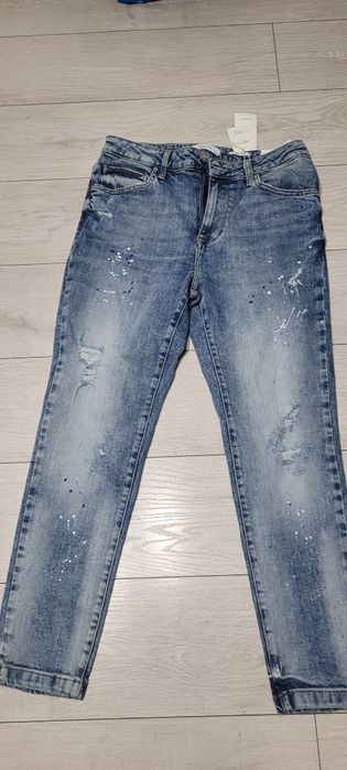 Jeansy z przetarciami