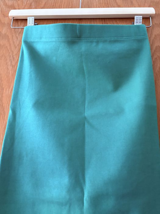 Saia midi verde Zara