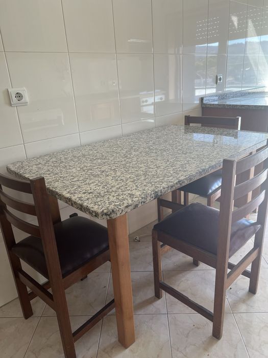 Mesa de jantar com cadeiras