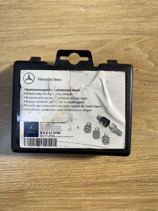 Sruby zabezpieczajace, antykradziezowe Mercedes oryginal