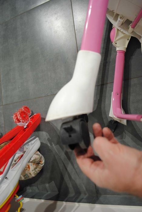 Стільчик для годування Geoby Nectar WPDP та ходунки Joy TK-3601.