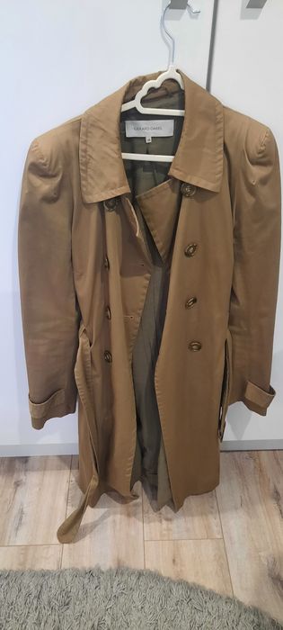 Весняний жіночий тренч