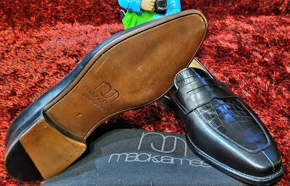 Sapatos Mack James. Couro crocodilo. Tamanho 42 . 100€