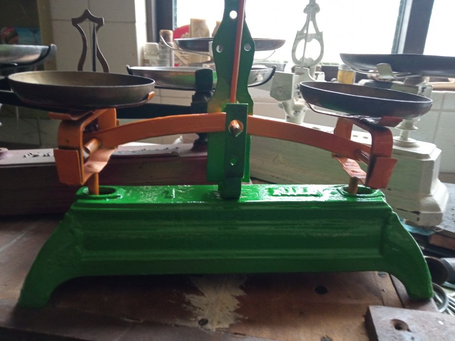 Balanças de kg e dois kg. completas