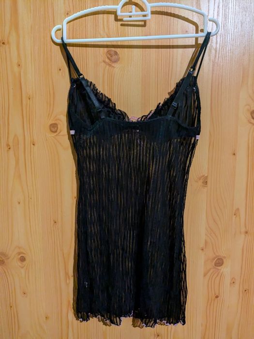 Koszulka nocna Halka czarna z różowym.