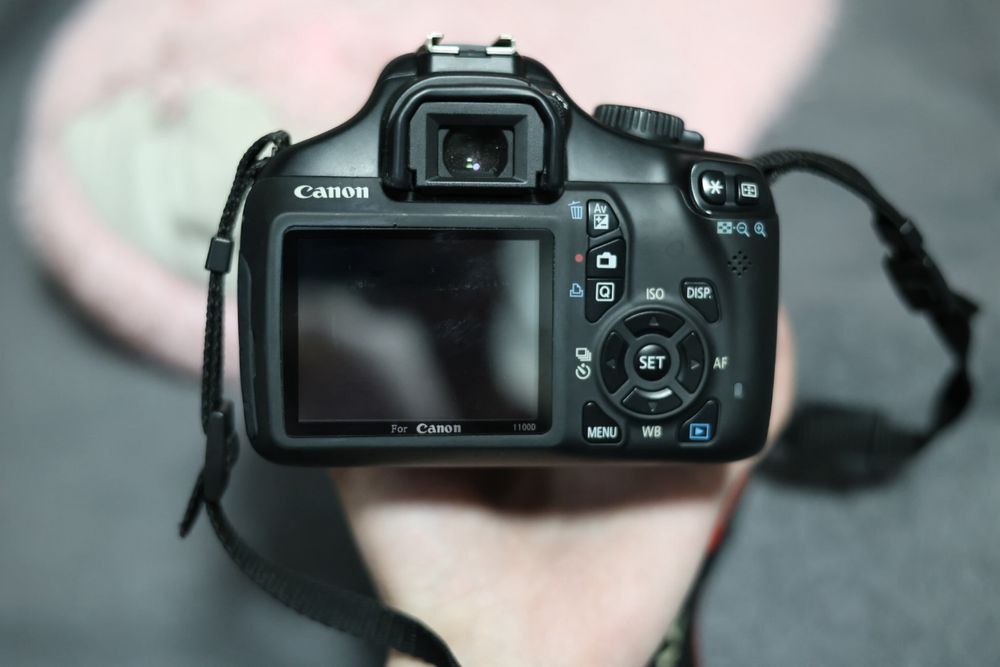Фотоапарат Canon 1100d