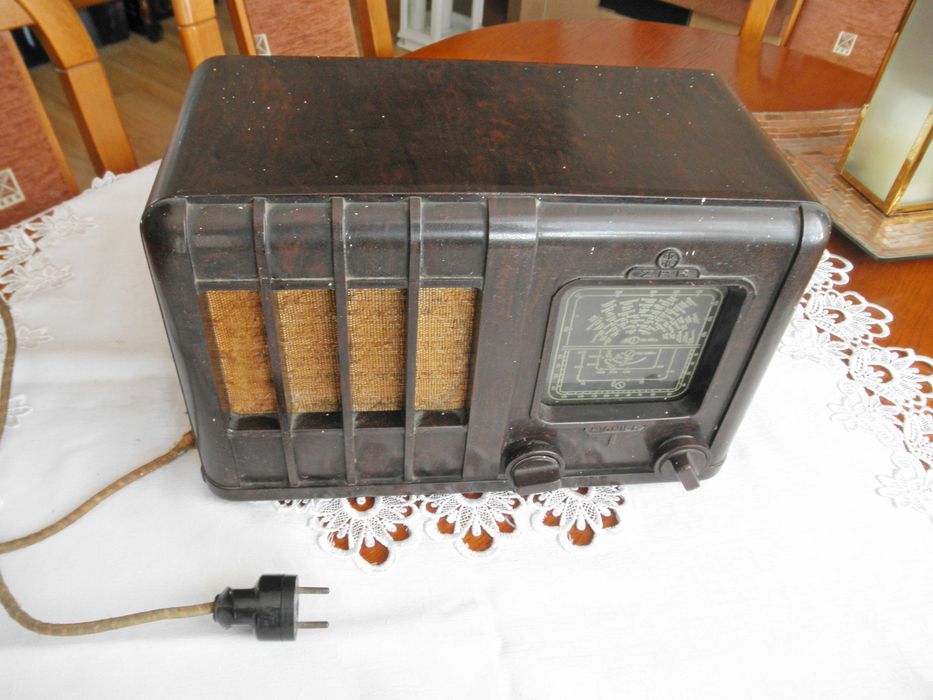 Stare radio lampowe PIONIER. Ebonit .