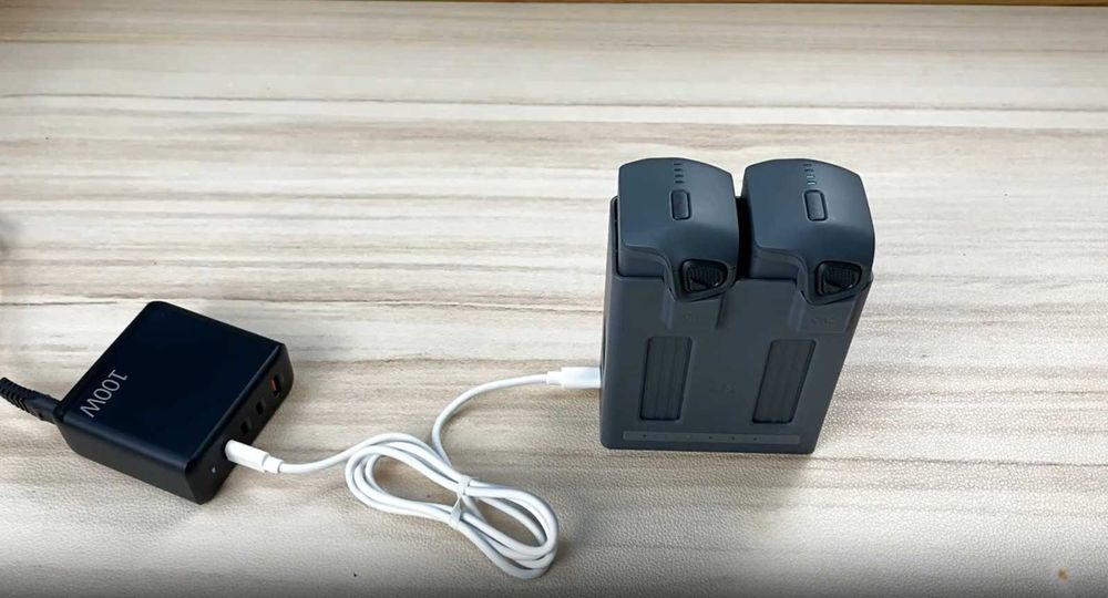 Mavic 4 Pro. Зарядний хаб(зарядний пристрій) для батарей