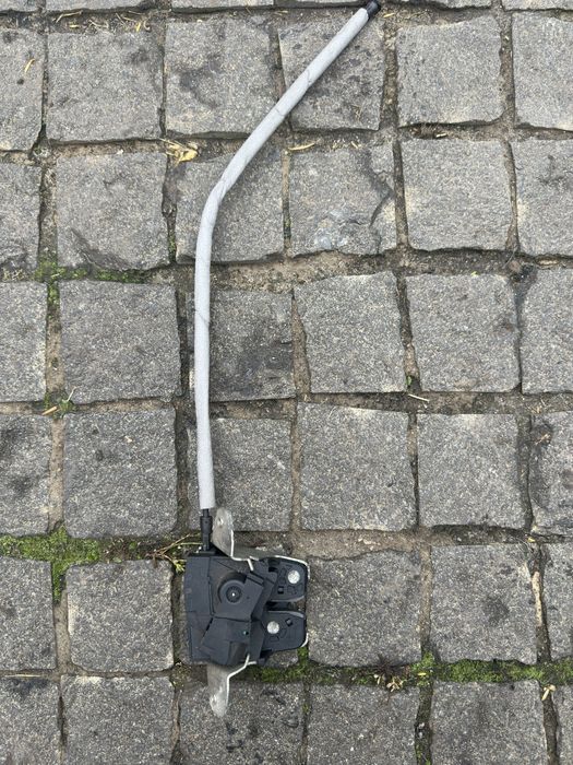 Замок багажника Tesla X