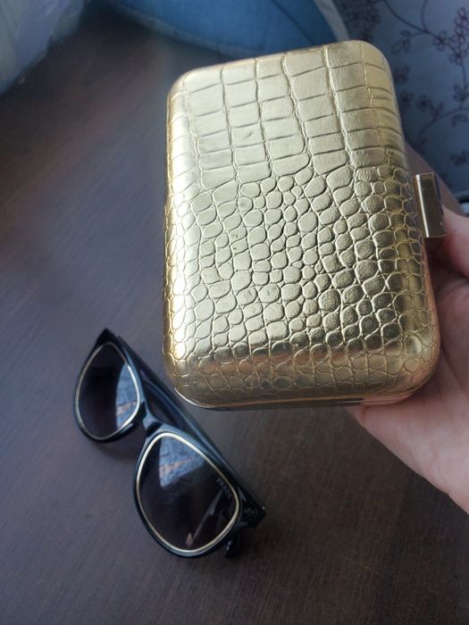 Окуляри жіночі сонцезахисні фірмові Prada / сумочка Gold Estee lauder