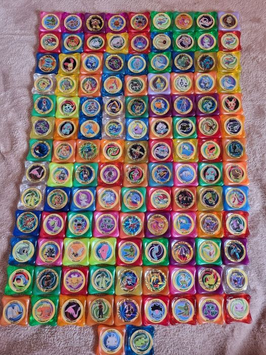 Tazos de várias coleções pokemon Yu-gi-oh digimon matutanos