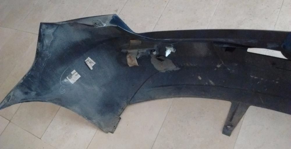 Pára-choques traseiro Mazda 3 (necessário pintura e reparação)