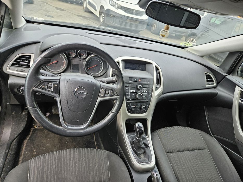 Opel Astra J 1.7 CDTi de 2011 para peças