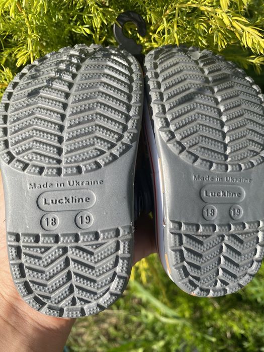 Дитячі шльопанці нові.