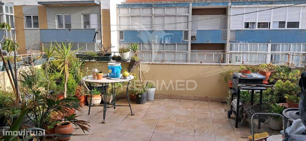 Apartamento T3 c/ Terraço no Laranjeiro — Laranjeiro E Feijó, Setúbal