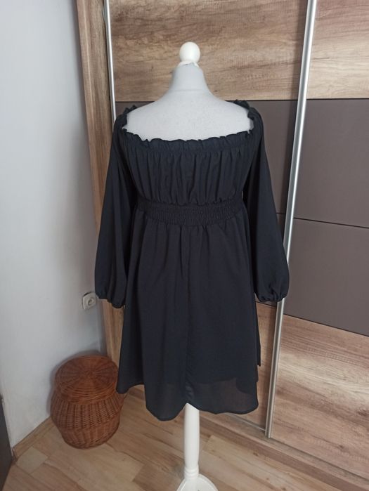 Czarna sukienka hiszpanką r. 42/44