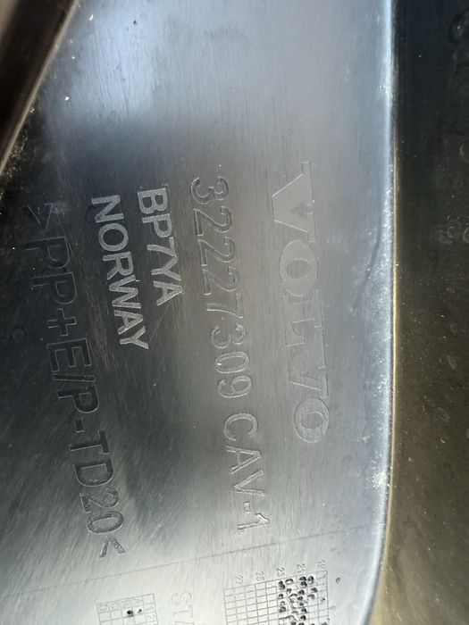 Volvo XC40 osłona dolna zderzaka