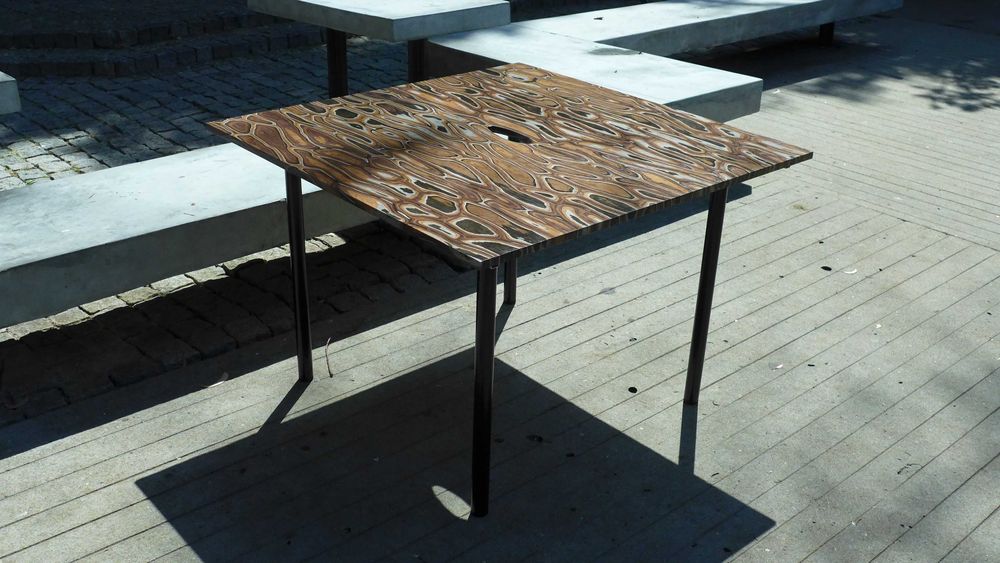 NOVA - Mesa de escritório 1.05m x 1.05m em contraplacadado folheado.