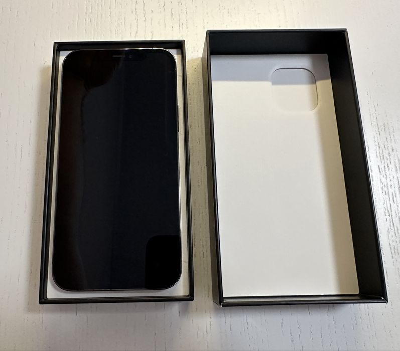 Продам IPhone 12 pro