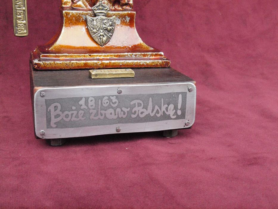 Statuetka Powstanie Styczniowe 1863, z orłem i krzyżem powstańczym