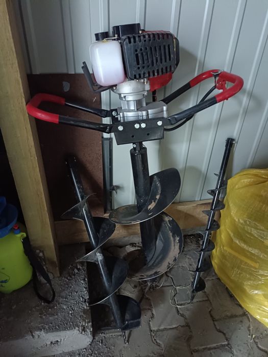 Wynajem,  świder spalinowy, wiertnica glebowa