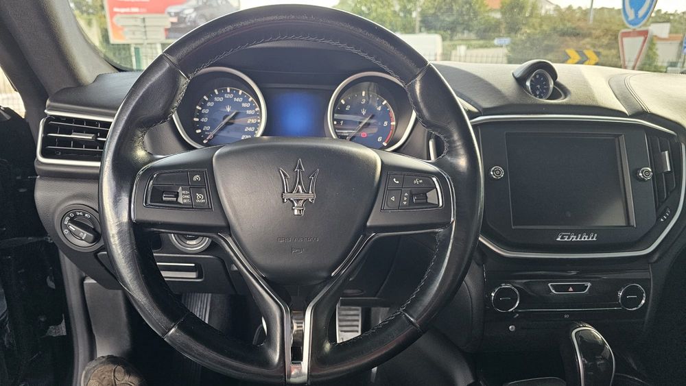 Maserati Ghibli 3.0 com 275CV (Necessita de reparação)