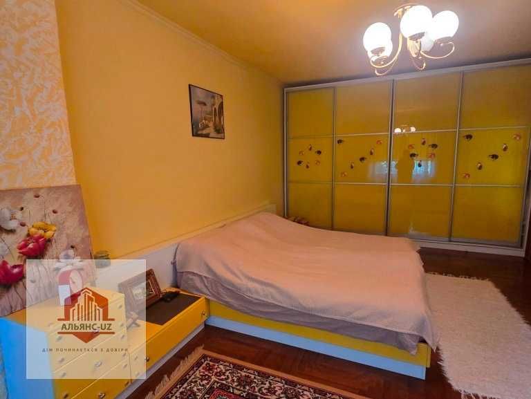 Гарний будинок з гаражем на 2 авто в р-ні ТЦ Білочка