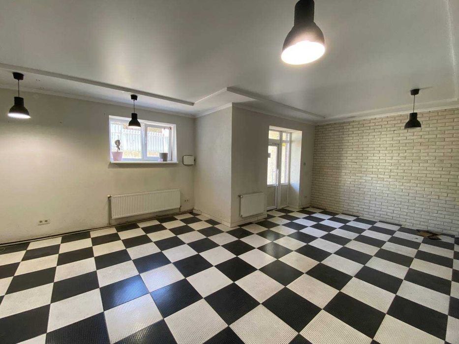 Продаж комерційних площ поруч з ЖК "Яровиця"!