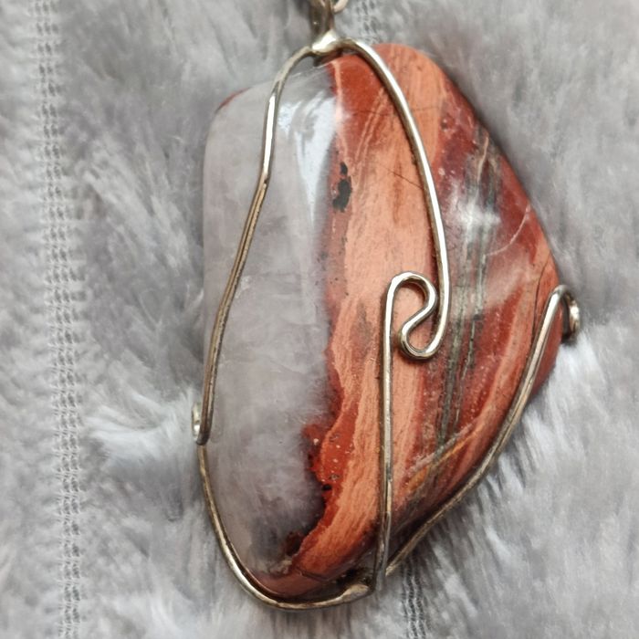 Wisiorek z naturalnym jaspisem