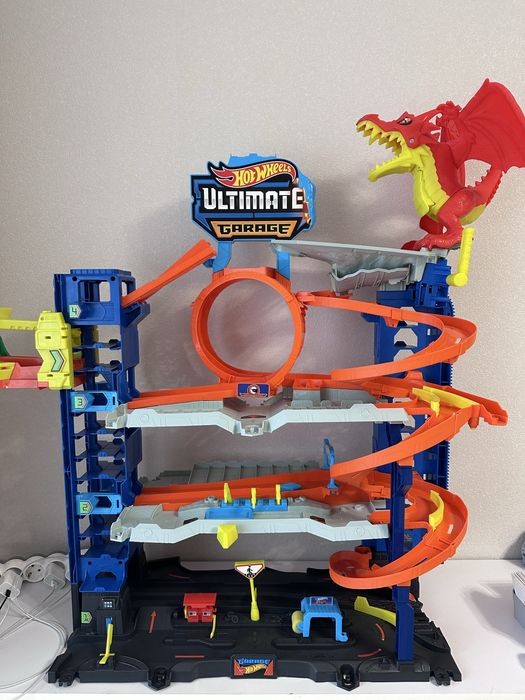 Трек  мега гараж Атака Дракона Hot Wheels