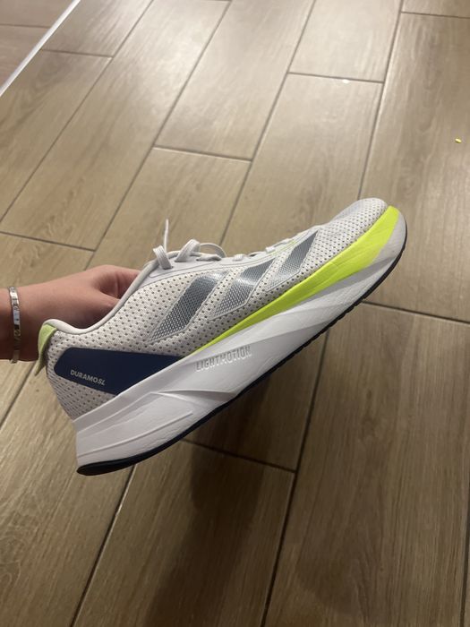 Кросівки adiddas 44 розмір