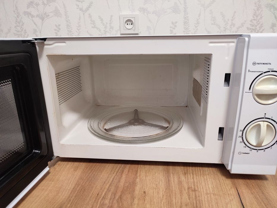 Мікрохвильова піч elenberg