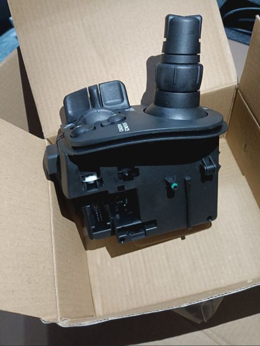 Це перемикач склоочисника та світла для автомобілів Renault Clio III т