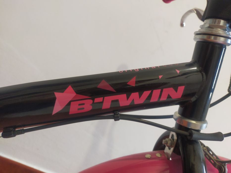 Bicicleta criança B'TWIN 20" + cesto + rodinhas