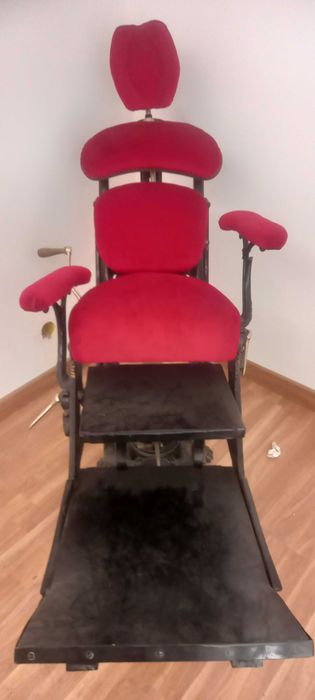 Cadeiras  antigas Barbearia  M.BARTHOLO PORTO