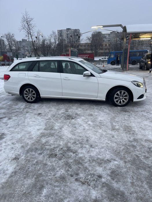 В Продажі Меседес 2013 року дизель стан супер