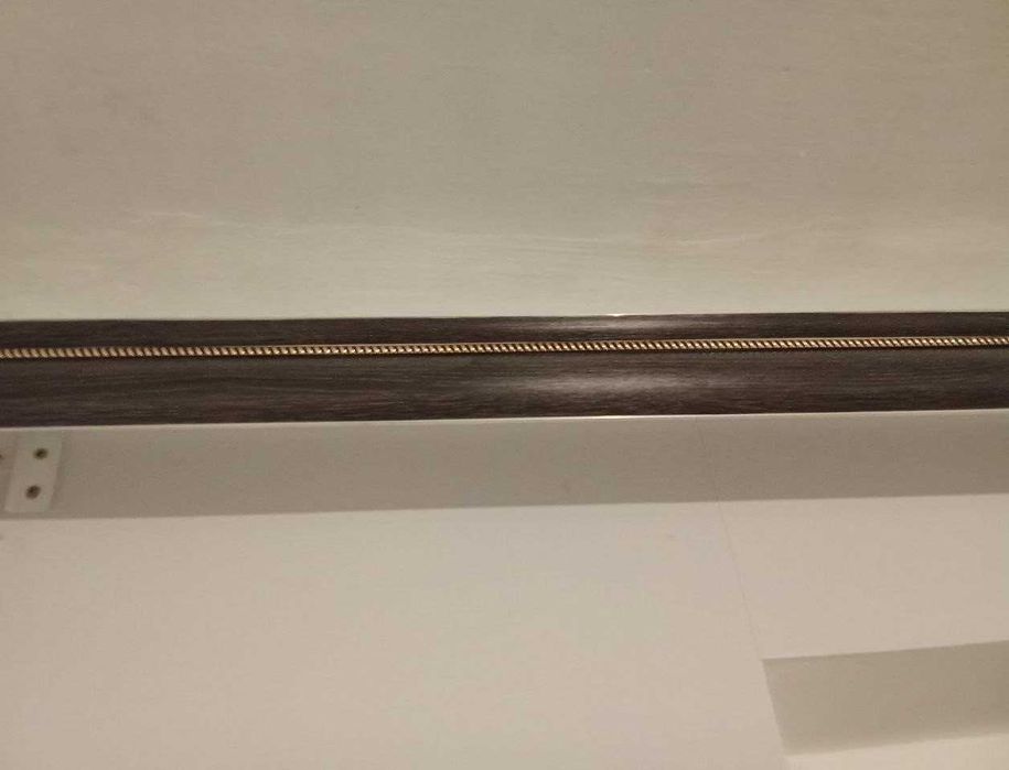 Продам 2 одинаковых карниза,