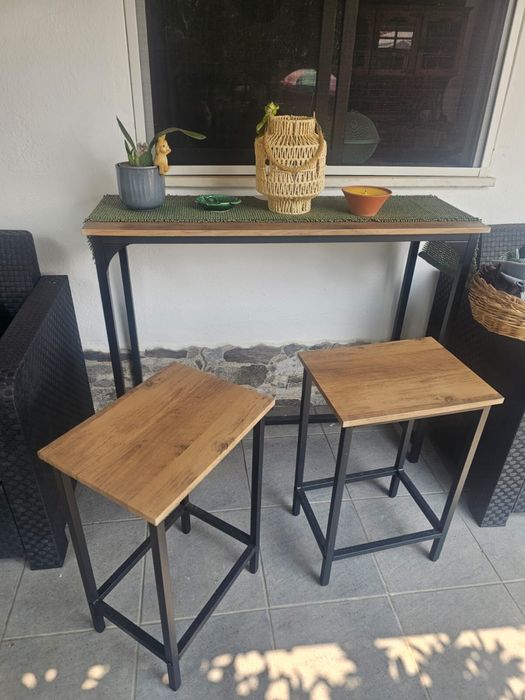 Conjunto Mesa Alta e 2 Bancos – Como Nov