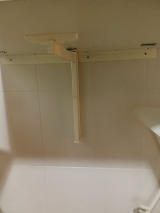 Mesa  rebatível IKEA com 3 bancos altos