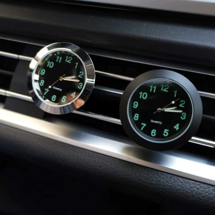 Автомобильные люминесцентные часы на клейкой основе и клипсе в машину