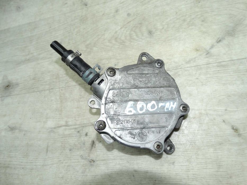 Насос вакуумний AUDI A4 B6 Skoda volkswagen seat 2.0 FSI 2.0 2002-2004